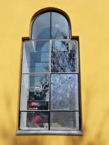 detail okna na budove rituálnych kúpeľov